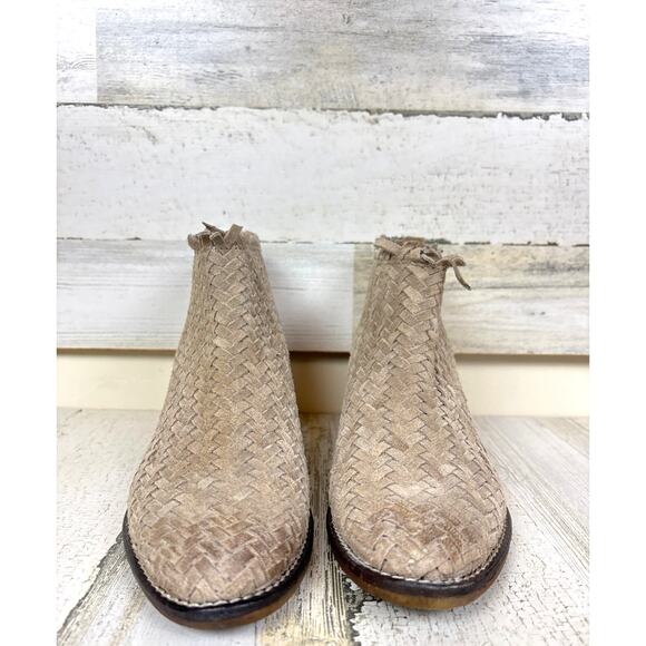 Very Volatile Women’s 7.5 Tan Woven Suede Fringe Ankle Boots Boho Western - Picture 3 of 9